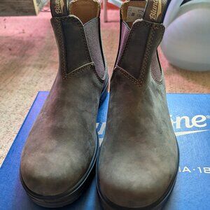 Blundstone 585 - W size 6.5 - **Brand New**